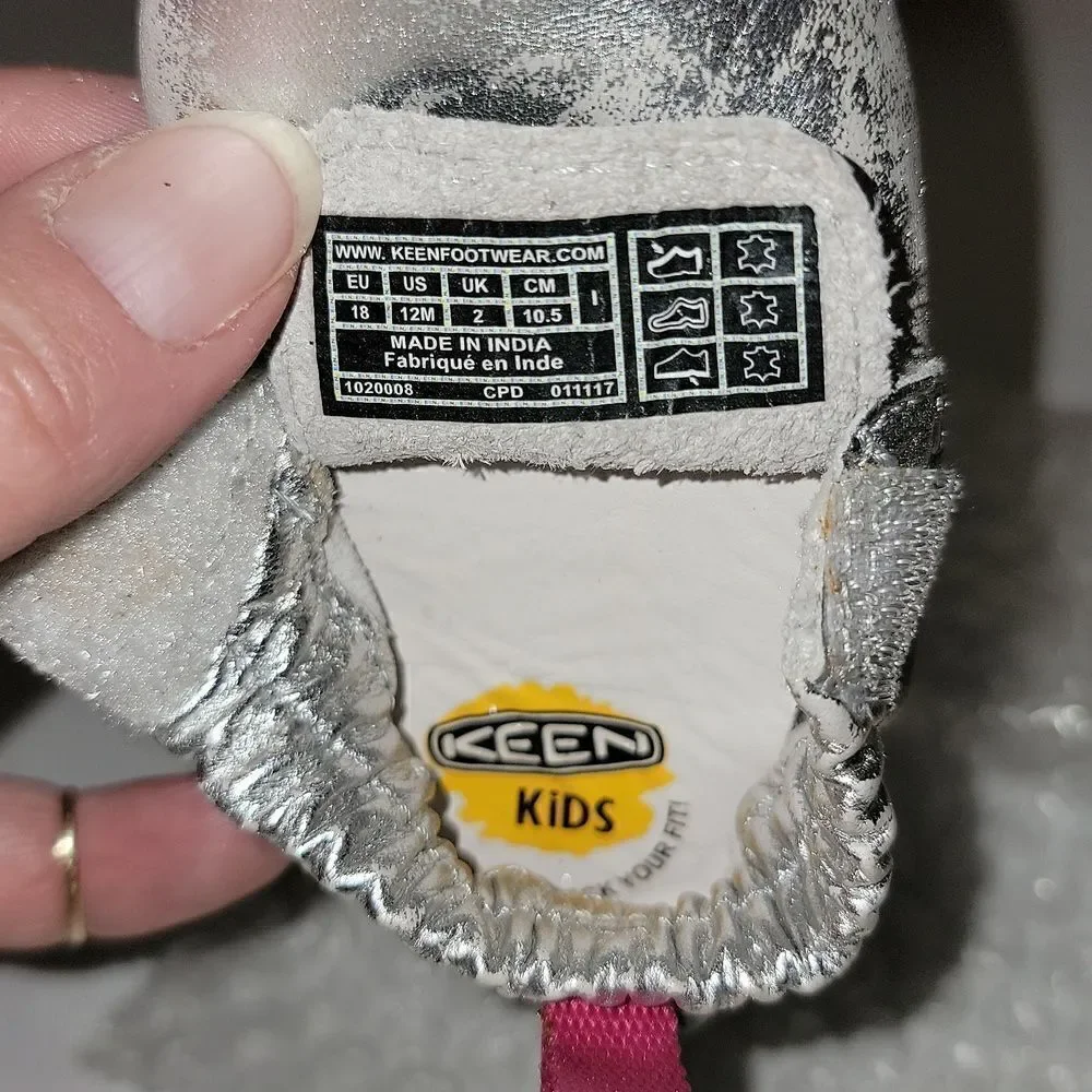 New KEEN Walker Metallic Shoes Lightweight Super Cute Soft Soles Size 12 months